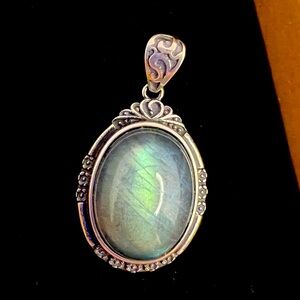 💎2/$60 NWOT Labradorite floral beauty in Sterling silver